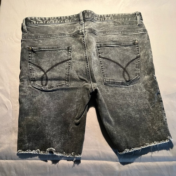 Calvin Klein Jean shorts - Picture 2 of 7